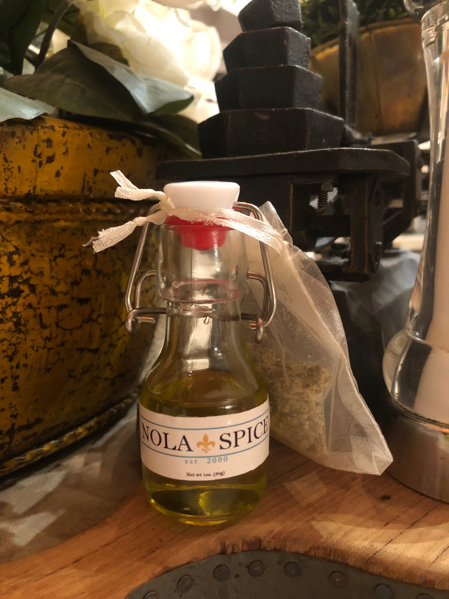 2oz OLIVE OIL NOLA with a Complement of NOLA SPICE/PARMESAN CHEESE